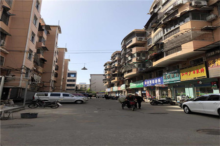 金屋小区南区，120m2套三带附房，好楼层精装，全明户型！